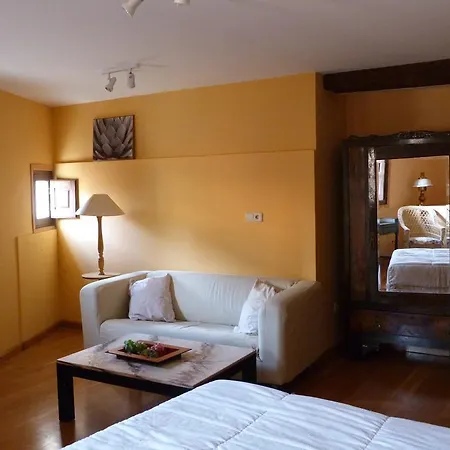 La Antigua Fonda De Villel